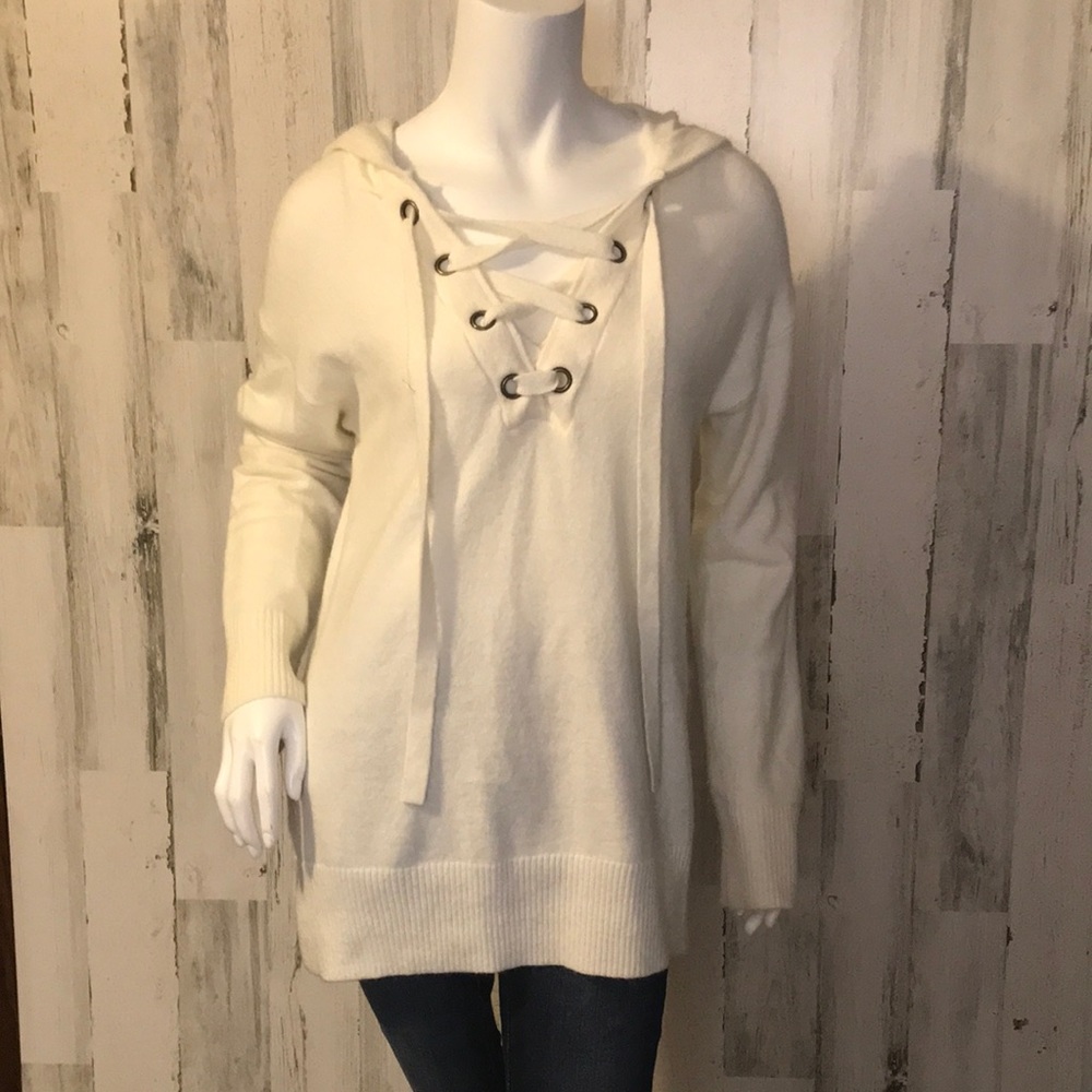 #R80 small sm white sweater size S
